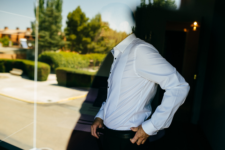 Últimos arreglos del padrino de la boda