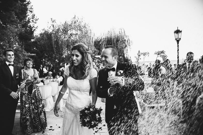 Arroz tras la boda arrojado a los novios