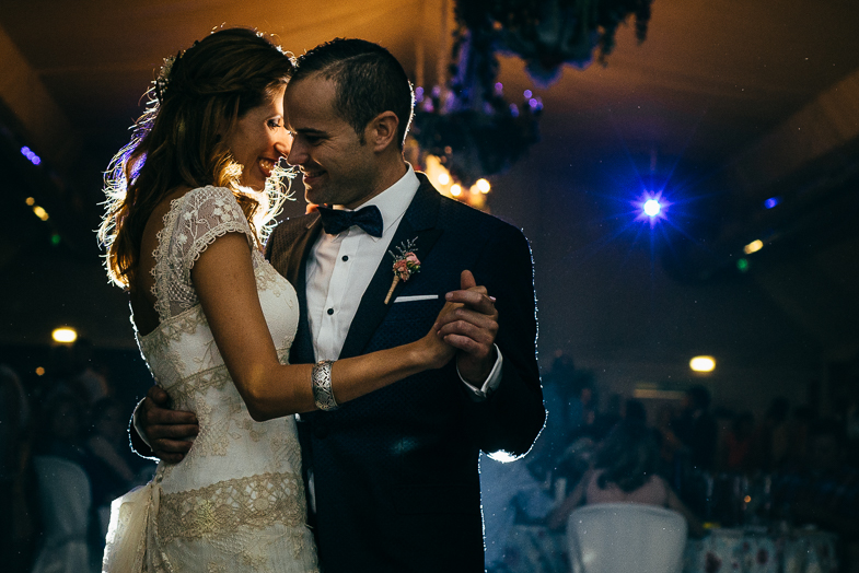 El primer baile entre Héctor e Inés recien casados